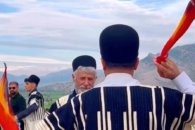آواز محلی؛ پیرمرد 100 ساله بختیاری چه رقصی میکنه ایولااا داری