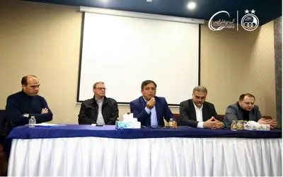 عصبانیت هواداران از حضور مرد پرحاشیه در جلسات استقلال