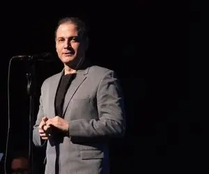 آواز ماندگار؛ کل سالن با آهنگ نمانده در دلم دگر توان دوری علیرضا قربانی هم صدا شدن