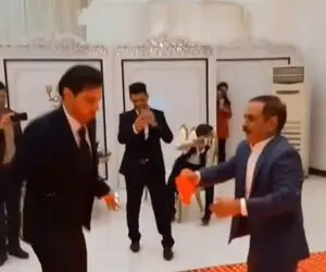 آواز مشهورا؛ عمو رشید رفته عروسی بردنش وسط رقصیدنش هم خنده داره فقط چرخ پرنسسیش