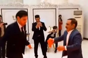 آواز مشهورا؛ عمو رشید رفته عروسی بردنش وسط رقصیدنش هم خنده داره فقط چرخ پرنسسیش