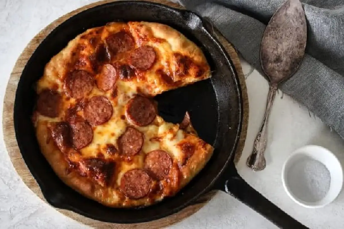 homemade-pizza-in-pan
