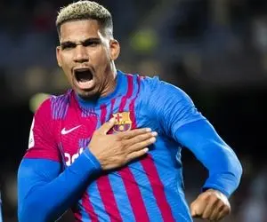 مدافع بارسلونا در این تیم ماندنی شد!