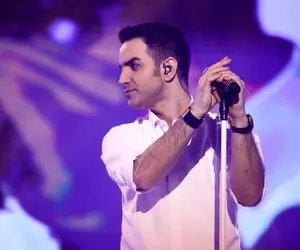 آواز احساسی؛ موقع خوندن آهنگ بهت قول میدم محسن یگانه کل سالن باهاش خوندن