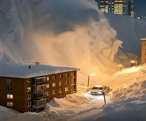 معماری طبیعت؛ کوه یخ به راننده ماشین پلیس گفت سلام بهونه ی قشنگ من برای زندگی