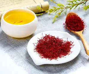 آموزش آشپزی؛ بهترین روش دم کردن زعفران