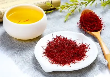 آموزش آشپزی؛ بهترین روش دم کردن زعفران