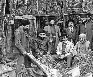 سوار ماشین زمان بشوید؛ ناصرالدین‌شاه برگزارکننده اولین نمایشگاه فرش ایرانی در اتریش