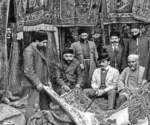 سوار ماشین زمان بشوید؛ ناصرالدین‌شاه برگزارکننده اولین نمایشگاه فرش ایرانی در اتریش