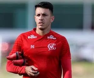 رقیب استقلال در جذب کارلوس برزیلی کدام تیم است؟