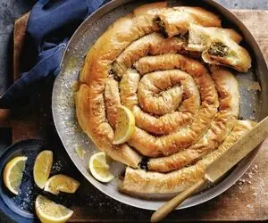 طرز تهیه بورک پنیری که یه حس و حال استانبولی خفن بهت میده؛ طعمش بهشتی و معرکه است 