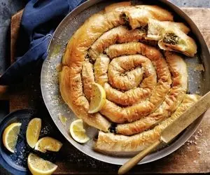 طرز تهیه بورک پنیری که یه حس و حال استانبولی خفن بهت میده؛ طعمش بهشتی و معرکه است 