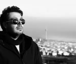 آواز عاشقانه؛ ای دریغا با صدای خش دار محسن چاوشی اشک عشاق به هم نرسیده رو در مییاره