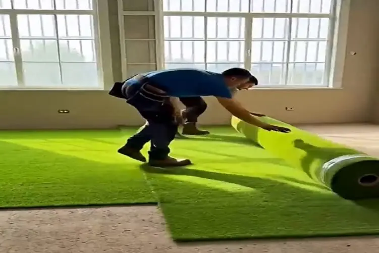 معماری خلاقانه؛ اتاقو با رزین، سنگ و چمن یه کاری کردن انگار تو پارک قدم میزنی