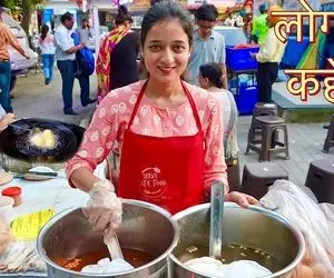 غذای خیابانی؛ ببینید واسه دستپخت کنار جاده این خانم زیبارو آقایون چندتا چندتا تو صفن