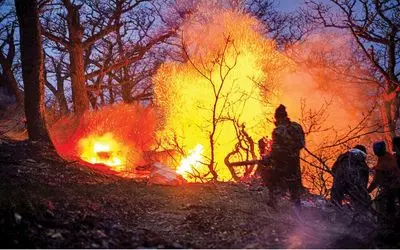 آتش‌سوزی جنگل الیت تا باران نیاید مهار نمی‌شود!