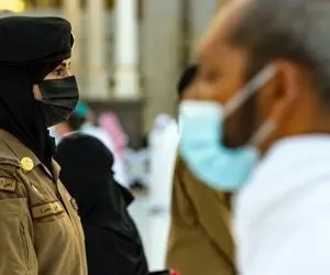 (عکس) حضور جنجالی پلیس زن سعودی با لباس نظامی در مکه