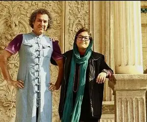 ویدئوی ناراحت کننده از لحظه تراشیدن سر آرش میراحمدی برای شروع شیمی درمانی