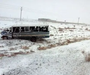 واژگونی مینی‌بوس حامل دانش‌آموزان در زنجان + جزئیات