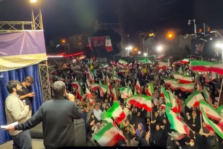 آواز قدرتی؛ همه خانوما با مداح یک صدا میگن شاه فقط شاه نجف نه پهلوی بیشرف