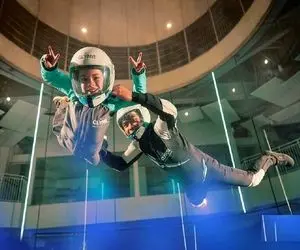 بازی بازی؛ عشق پرواز ها میرن تو این تونل معلق میمونن انگار تو آسمونن خدارو قربون