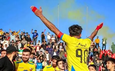 نوشته عجیب پشت پیراهن تیم لیگ یکی