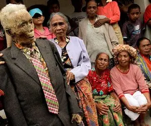 دانستنی؛ کشور عجیبی که مرده هاشون رو تو خونه نگه میدارن! یعنی چطوری بو نمیگیره؟! 