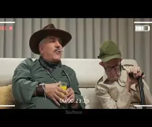 سکانس خندان/ مهران مدیری تو پشت صحنه تو همون حالت خوابیده خشک شده/همه مردن از خنده
