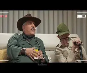 سکانس خندان/ مهران مدیری تو پشت صحنه تو همون حالت خوابیده خشک شده/همه مردن از خنده