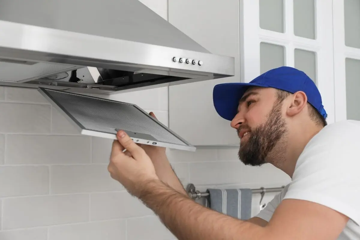 Cleaning-the-kitchen-hood3