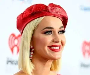 (عکس) کیتی پری خوشبخت در کنار همسر و فرزندش