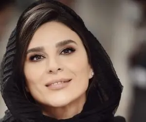 طنازی سحر دولتشاهی با لباس سنتی روی فرش قرمز/ سحر دولتشاهی یا خرم سلطان مسئله این است