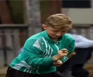 آواز اصیل؛ پسربچه کپی خارجکیا شروع به رقص با آهنگ گیلکی طوبا میکنه اصالتش فاش میشه