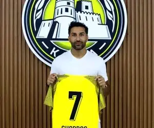 ستاره مدنظر پرسپولیس در تیمش ماندنی شد