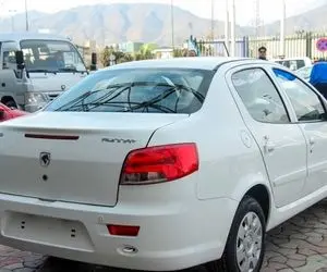 سقوط آزاد قیمت‌ها در بازار خودرو؛ راناپلاس ٣٠٠ میلیون تومان 