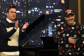 سکانس خندان/حامد از گیلتی پلژرش میپرسه که مغز مهران میسوزه/میگه میری همینجوری میگفتی