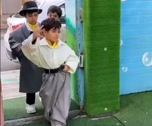 آواز ادایی؛ جوجه ماشینیا لباس ددی پوشیدن به تنشون زار میزنه باباکرم میرقصن