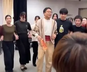 آواز محلی؛ فقط مونده بود چشم بادومیا لری برقصن که اونم رقصیدن از خودمون بهتر