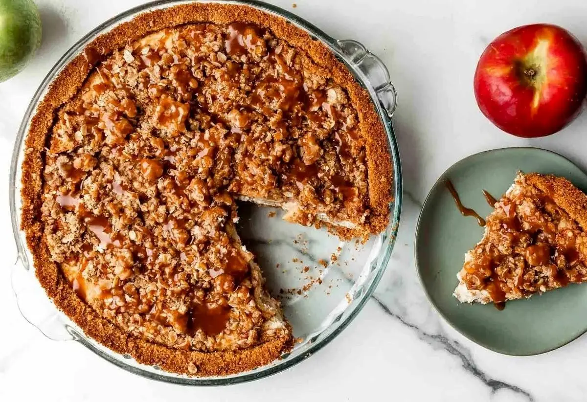 طرز تهیه کیک سیب کاراملی با فر و بدون فر / یه کیک خونگی با پف زیاد و طعم عالی