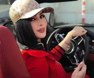 دنیا جهانبخت: روزی ۱۰۰ میلیون از اینستاگرام درآمد دارم!