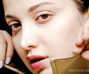 عکس بی حجاب روشنک گرامی در جشن کریسمس!