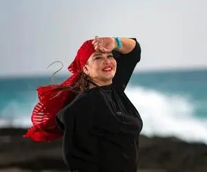 بهاره رهنما با حیوانات خانگی در فیلم جدیدش