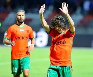 منتظر محمد قرمز پوش شد