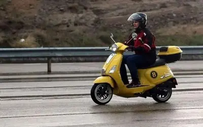 توئیت معنادار یک روحانی درباره موتورسواری زنان