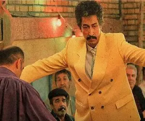 آواز شاد؛ بهرام افشاری با کت شلوار زرد قناری رقص دهه شصتی میره النازحبیبی غش رفت