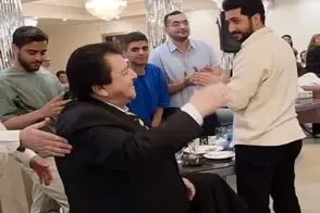 آواز شاد؛ عباس قادری رقص کنان وارد مجلس شد و چه آهنگی خوند و پول بارون شد ملتووو