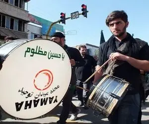 این دهه هشتادیه طبل زن، سانسوری ترین تیشرت رو پوشید! 