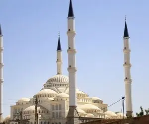 با مسجد جامع مکی زاهدان آشنا شوید