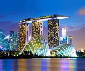 ساخت سنگاپور؛ کشتی هوایی ساختن بالای برجای سه قلو با ویو ابدی خدای لوکس بودنن