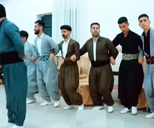 رقص نوستالژی؛ این همه جمعیت تو عروسی چه رقص محلی دوره لامردی میرن فقط کت شلواریه!